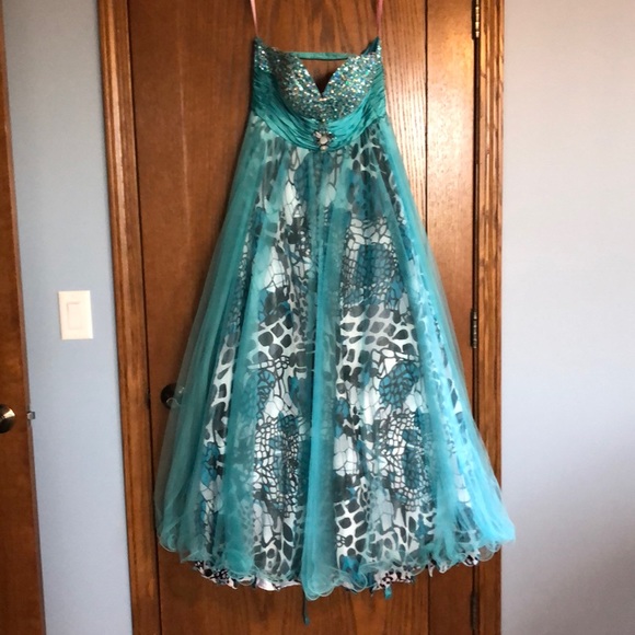 Prom dress - Picture 4 of 4